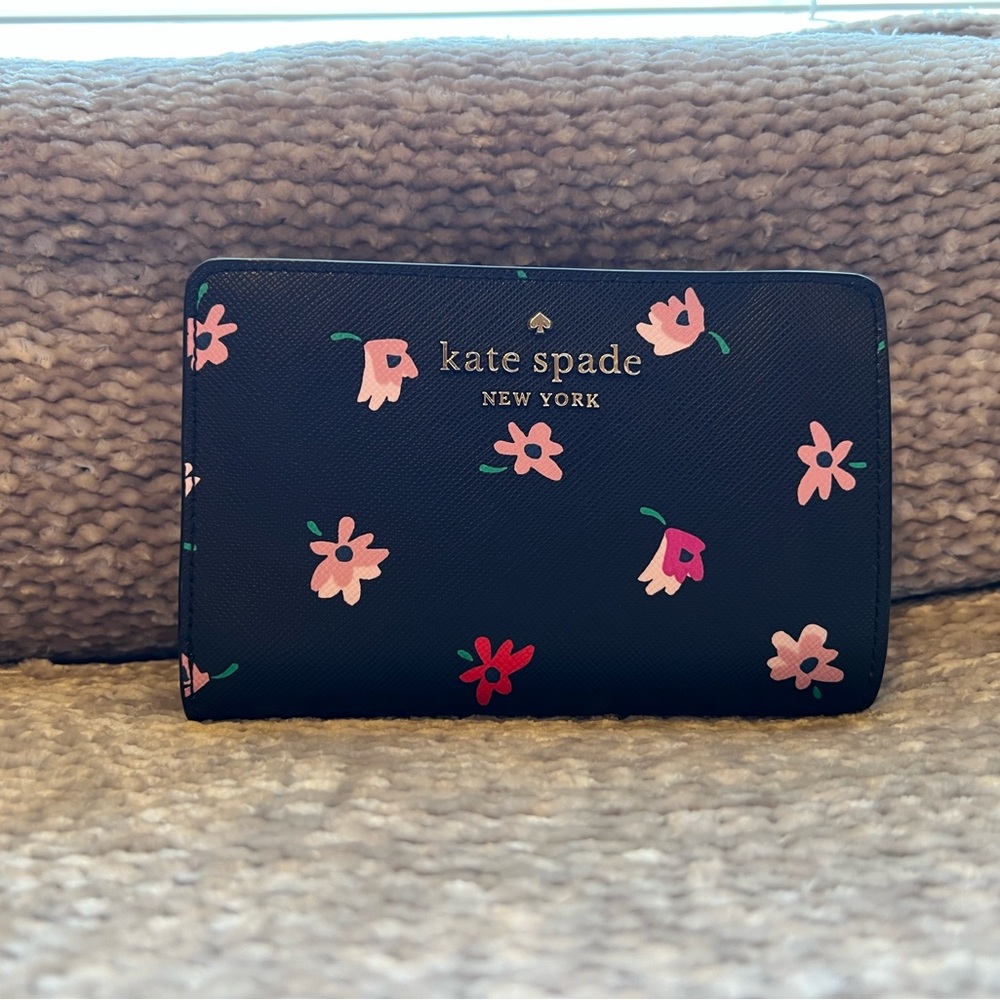 kate spade medium compact bifold wallet